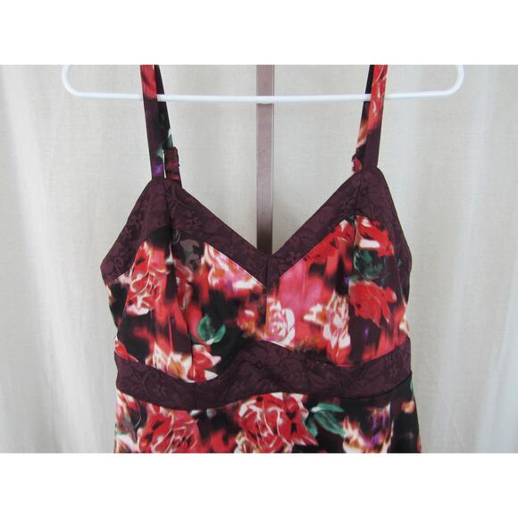 Torrid Scuba Knit and Lace Peplum Top V Neck Burgundy Purple Floral 1X Tank Top - Picture 3 of 9